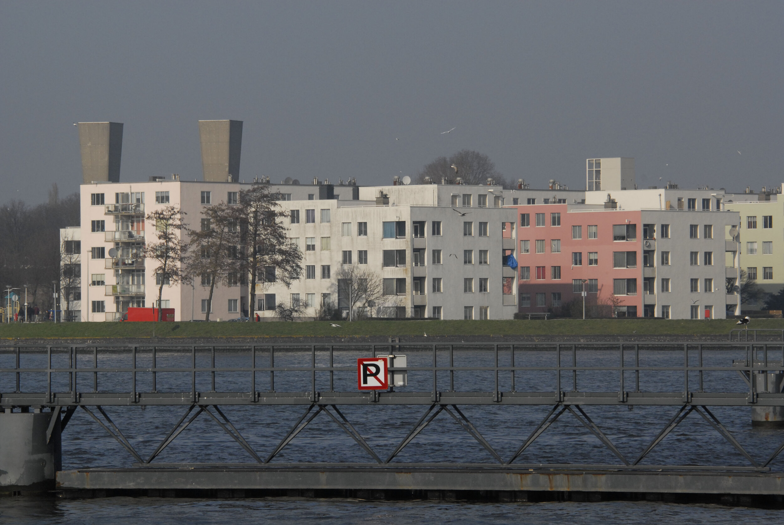 crop up van het IJplein gezien vanaf het centraal station